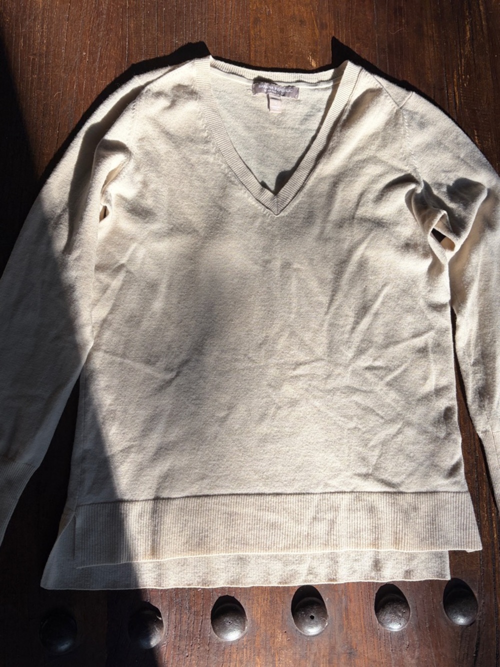 Banana Republic Cream V-Neck Lightweight Merino Wool Sweater